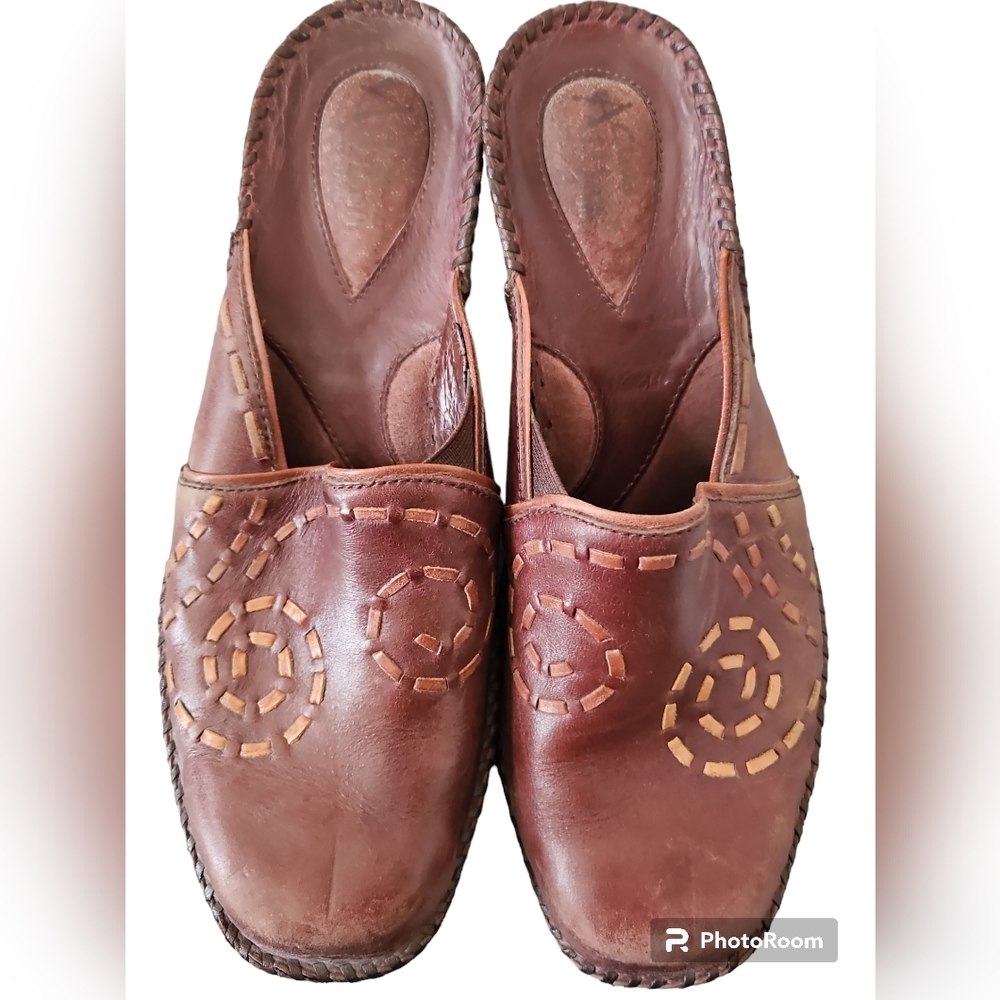Clarks Artisan Leather 7 1/2 Clogs - Picture 1 of 4